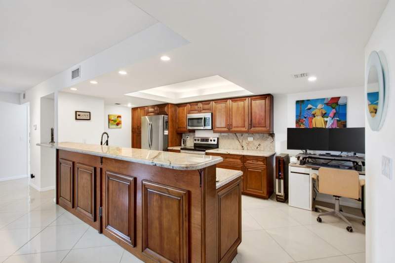 2 bedroom Condominium at 825 Egret Circle #504, LAVERS RESORT & RACQUET CLUB, Delray Beach — photo 4