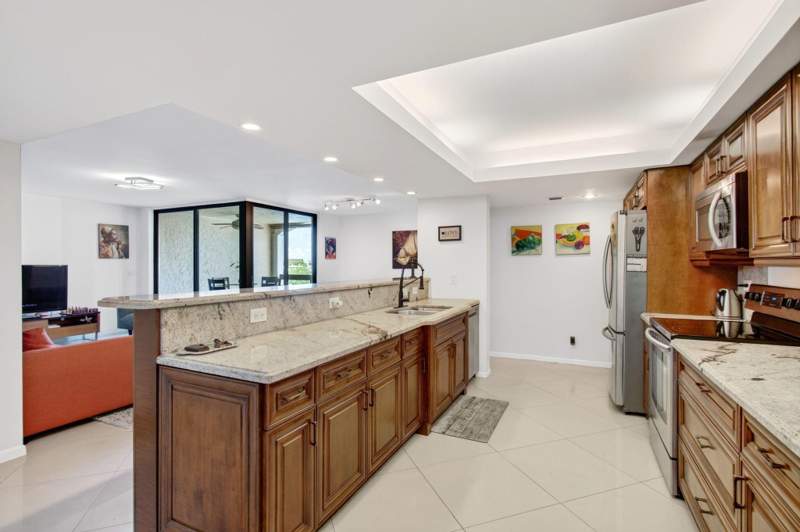 2 bedroom Condominium at 825 Egret Circle #504, LAVERS RESORT & RACQUET CLUB, Delray Beach — photo 3