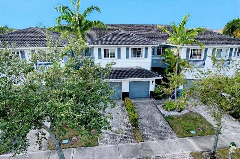 2 bedroom Townhouse at 1421 NW 34th Way #1421, Georgetown, Lauderhill — photo 1