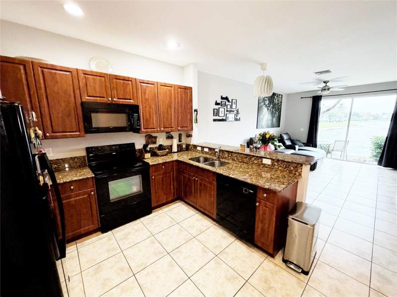 2 bedroom Townhouse at 1421 NW 34th Way #1421, Georgetown, Lauderhill — photo 4
