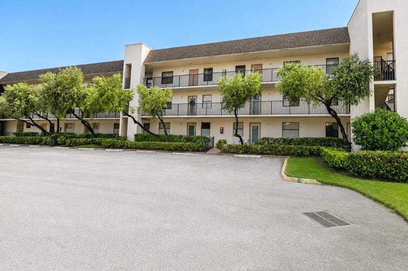 2 bedroom Condominium at 2941 N Nob Hill Road #112, Sunrise Lakes 173 Condo, Sunrise — photo 2