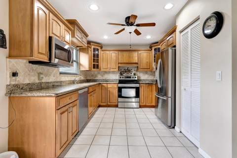 108 Lexington Drive, Royal Palm Beach FL - photo 20 of 76