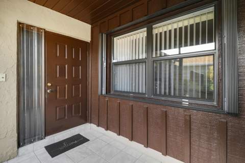 5481 Mirror Lakes Boulevard, Boynton Beach FL - photo 11 of 50