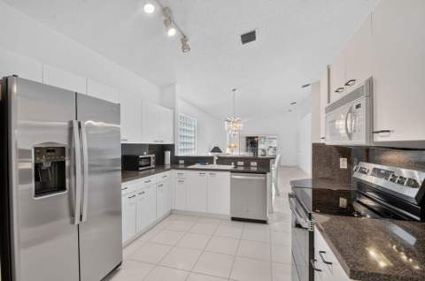 9527 Cherry Blossom Court, Boynton Beach FL - photo 13 of 79