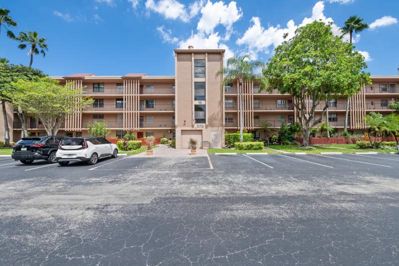 1 bedroom Condominium at 370 NW 76th Avenue #204, Palm Lakes Condo, Margate — photo 2