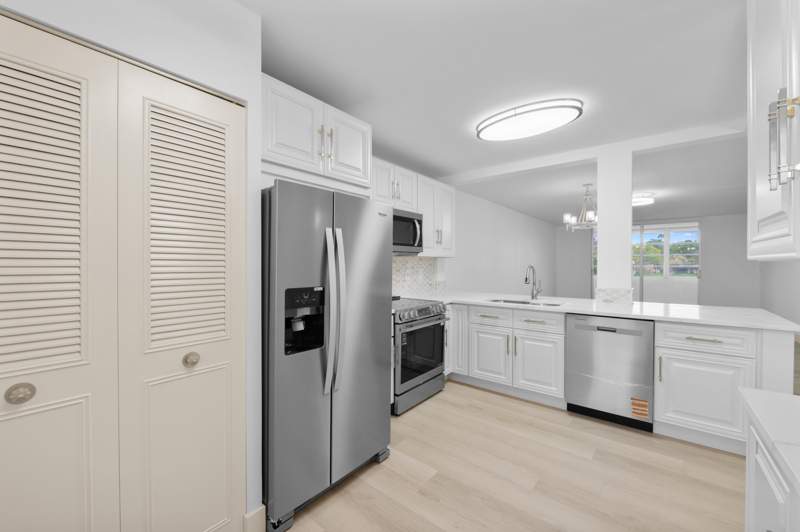 1 bedroom Condominium at 370 NW 76th Avenue #204, Palm Lakes Condo, Margate — photo 4