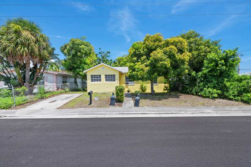 4 bedroom Single Family Residence at 616 W 5th Street, Riviera Beach Heights, Riviera Beach — photo 1