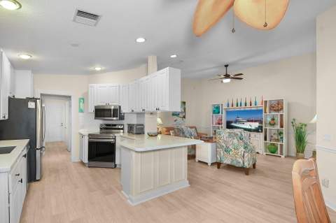 8557 SE Retreat Drive, Hobe Sound FL - photo 6 of 22