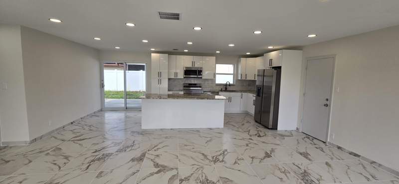 3 bedroom Single Family Residence at 303 SW 33rd Terrace, West Deerfield Beach, Deerfield Beach — photo 3