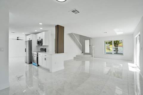 9740 SW 14th Street, Pembroke Pines FL - photo 9 of 36