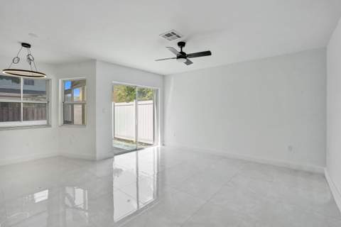 9740 SW 14th Street, Pembroke Pines FL - photo 10 of 36