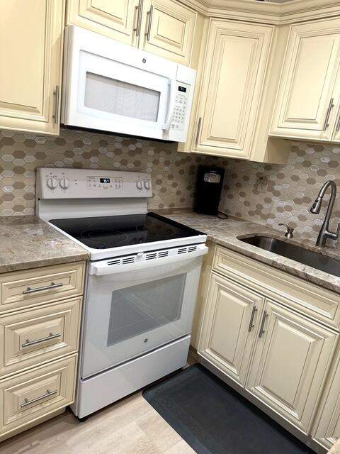 2 bedroom Condominium at 178 Flanders D Drive #178, Kings Point Flanders Condos, Delray Beach — photo 2