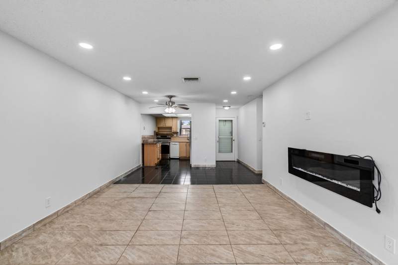 2 bedroom Villa at 2522 Emory Dr Drive #I, Cresthaven Villas Emory Section, West Palm Beach — photo 3