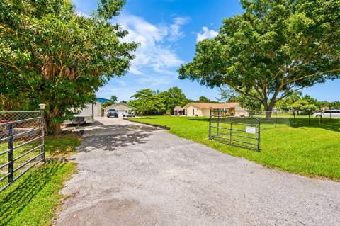8645 Pinto Drive, Lake Worth FL - photo 15 of 41