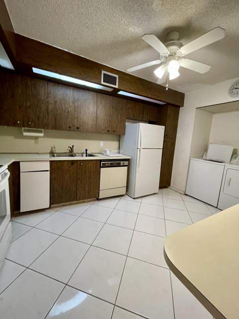 2802 N 46th Avenue #B318, Hollywood FL - photo 7 of 33