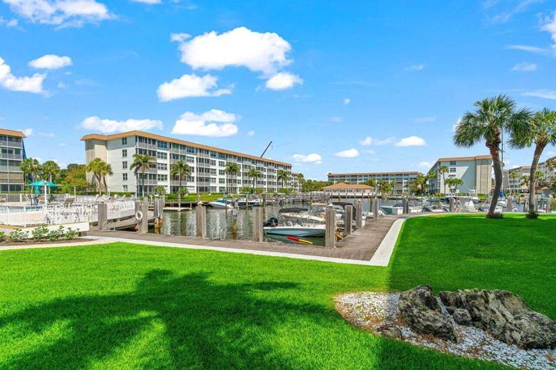 2 bedroom Condominium at 911 Gardenia Drive #249, TROPIC BAY CONDO, Delray Beach — photo 3