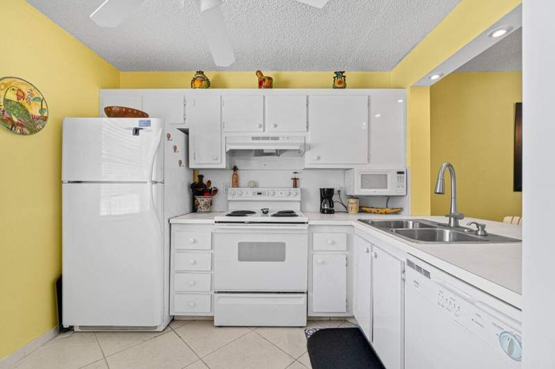 2 bedroom Condominium at 911 Gardenia Drive #249, TROPIC BAY CONDO, Delray Beach — photo 5