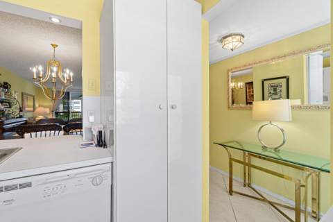 911 Gardenia Drive #249, Delray Beach FL - photo 6 of 44