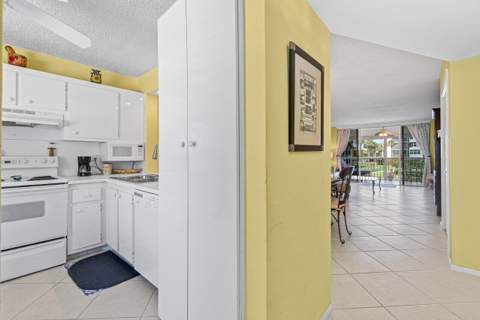 911 Gardenia Drive #249, Delray Beach FL - photo 8 of 44