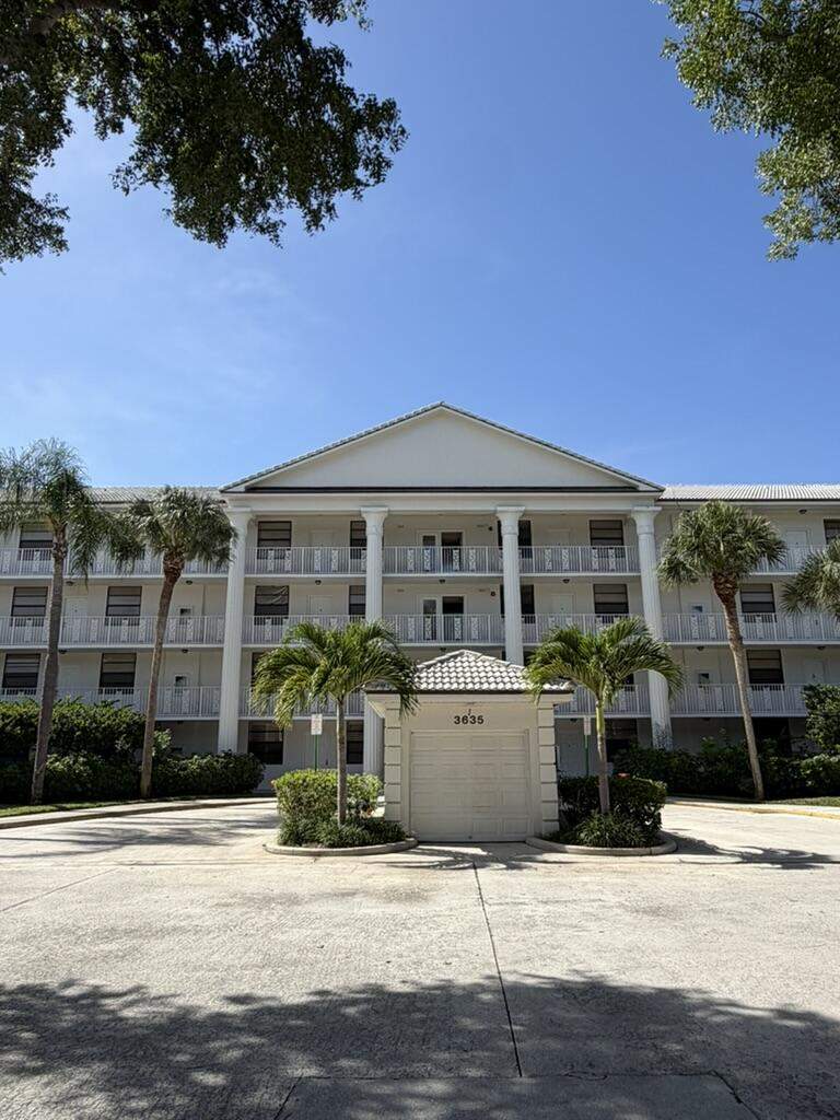2 bedroom Condominium at 3635 Whitehall Drive #302, Whitehall Condo Of The Lands Of The President, West Palm Beach — photo 3