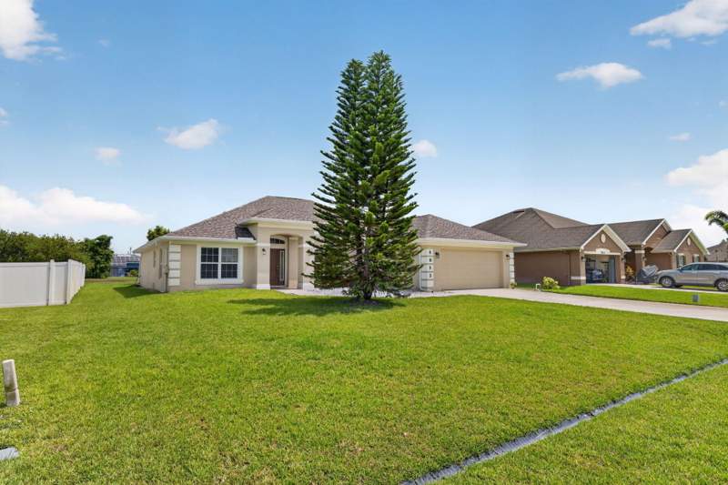 4 bedroom Single Family Residence at 5852 NW Ethel Court, Port St Lucie Section 46 1st Replat, Port St. Lucie — photo 3
