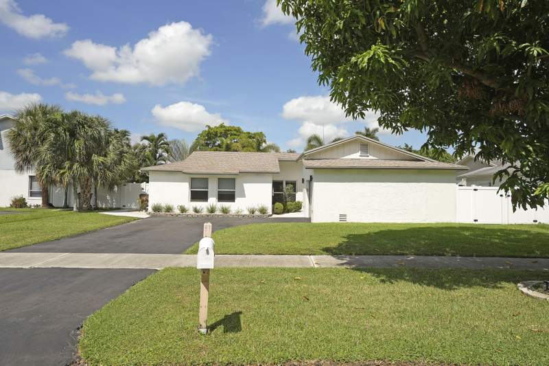 3 bedroom Single Family Residence at 275 NW 39th Way, Villages Of Hillsboro Sec 1, Deerfield Beach — photo 5