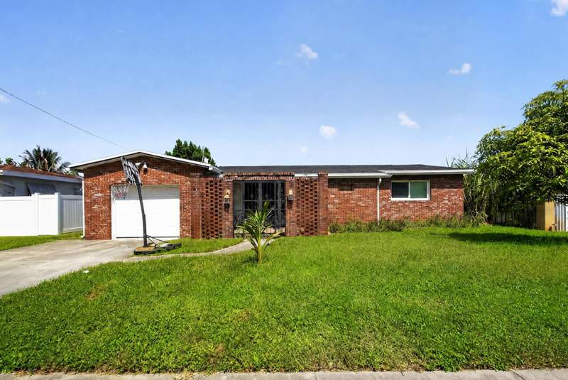 3 bedroom Single Family Residence at 2251 SW 67th Way, Welwyn Park 3rd Add, Miramar — photo 1