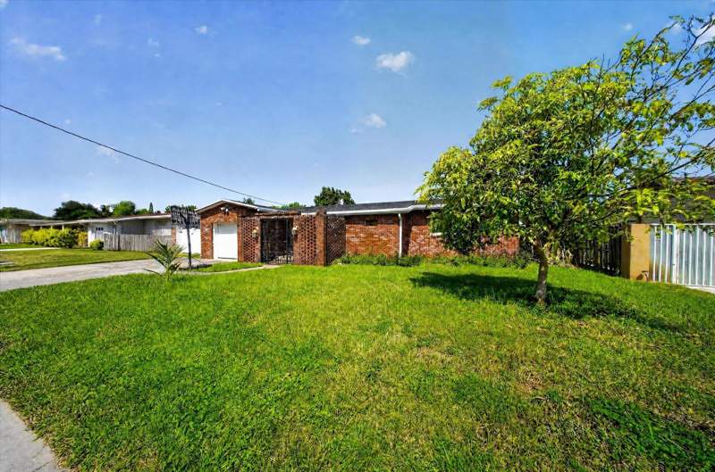 3 bedroom Single Family Residence at 2251 SW 67th Way, Welwyn Park 3rd Add, Miramar — photo 2