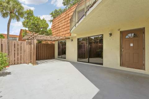 8389 N Coral Circle, North Lauderdale FL - photo 12 of 34