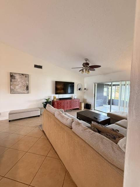 8499 Lakepoint Court, Lake Worth FL - photo 6 of 15