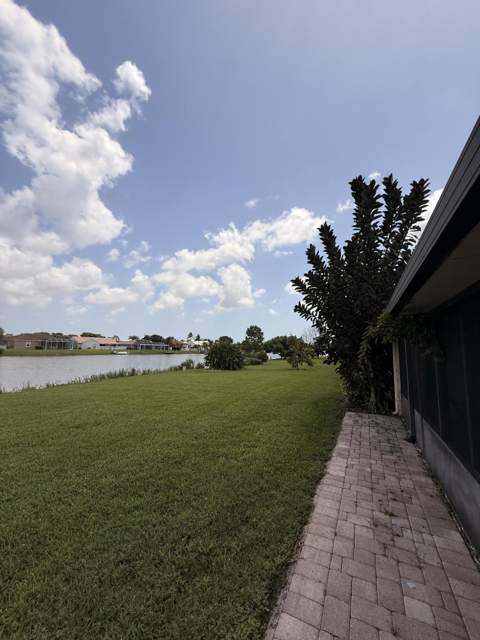8499 Lakepoint Court, Lake Worth FL - photo 14 of 15