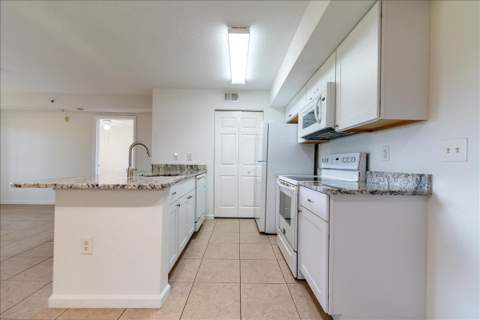 151 SW Palm Drive #106, Port St. Lucie FL - photo 7 of 35