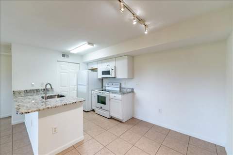 151 SW Palm Drive #106, Port St. Lucie FL - photo 6 of 35