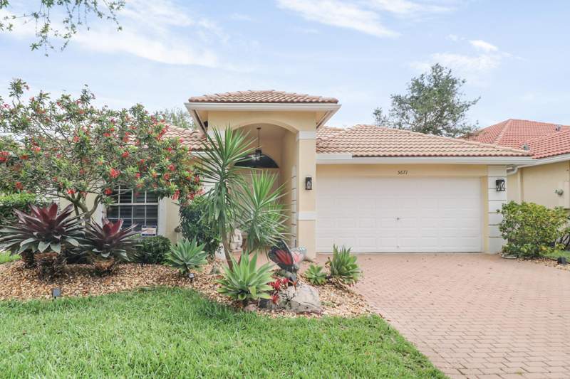 3 bedroom Single Family Residence at 5671 S Fountains Drive, Enclave At The Fountains 3, Lake Worth — photo 2