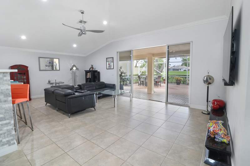 3 bedroom Single Family Residence at 5671 S Fountains Drive, Enclave At The Fountains 3, Lake Worth — photo 5