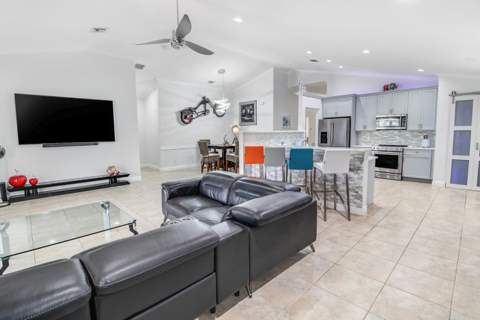 5671 S Fountains Drive, Lake Worth FL - photo 7 of 27