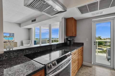 2715 N Ocean Boulevard #6C, Fort Lauderdale FL - photo 10 of 37