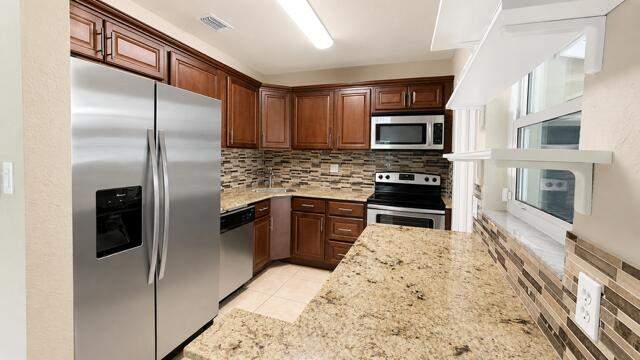 3 bedroom Single Family Residence at 716 SW 19th Street, Pinehurst Rev Pl Of Portions, Fort Lauderdale — photo 4