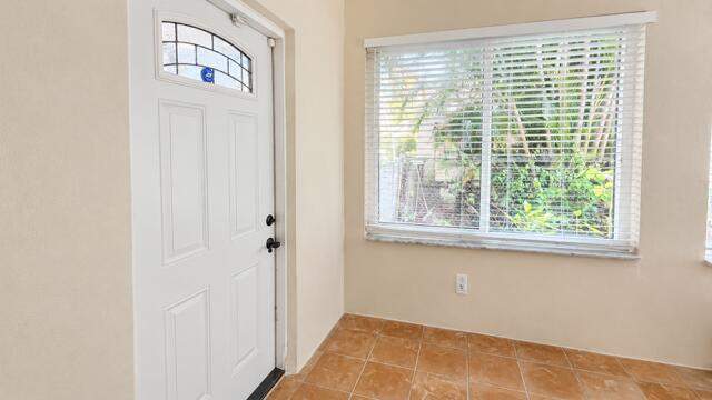 3 bedroom Single Family Residence at 716 SW 19th Street, Pinehurst Rev Pl Of Portions, Fort Lauderdale — photo 2