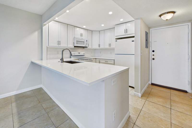 2 bedroom Condominium at 1800 N Andrews Avenue #12G, Drake Tower Condo, Fort Lauderdale — photo 4