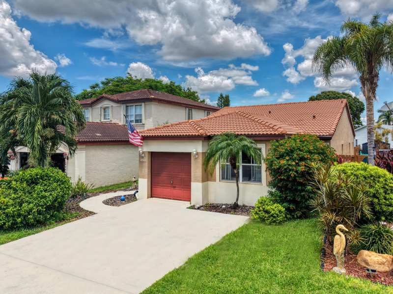 3 bedroom Single Family Residence at 4255 NW 1st Drive, Hammocks At Riverglen, Deerfield Beach — photo 1