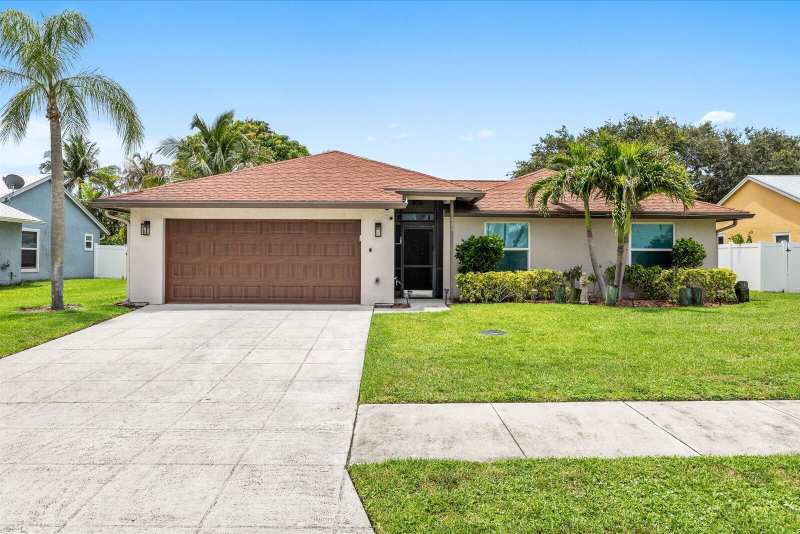 3 bedroom Single Family Residence at 200 Park Place, Park Place Pl, Jupiter — photo 1