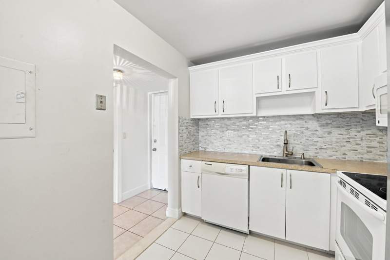 1 bedroom Condominium at 9300 SW 8th Street #219, Isle Of Sandalfoot Condo, Boca Raton — photo 4