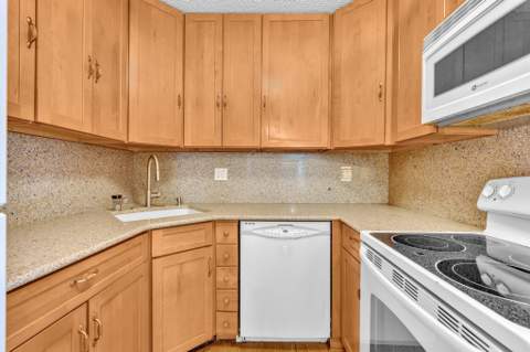 10701 W Clairmont Circle #109, Tamarac FL - photo 7 of 66