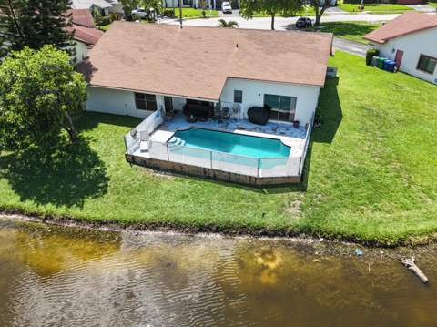 2661 Forest Drive, Miramar FL - photo 6 of 36