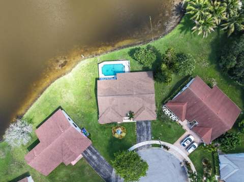 2661 Forest Drive, Miramar FL - photo 9 of 36