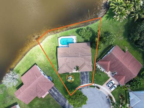 2661 Forest Drive, Miramar FL - photo 10 of 36