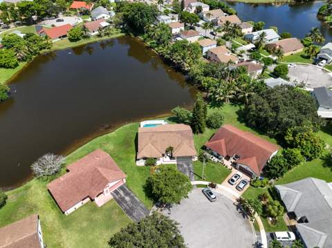 2661 Forest Drive, Miramar FL - photo 13 of 36