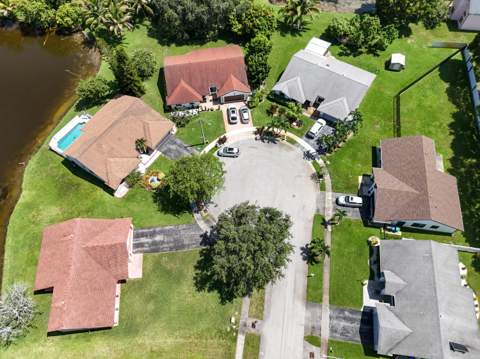 2661 Forest Drive, Miramar FL - photo 14 of 36