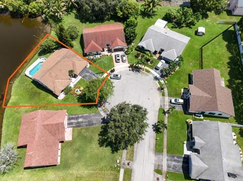 2661 Forest Drive, Miramar FL - photo 15 of 36